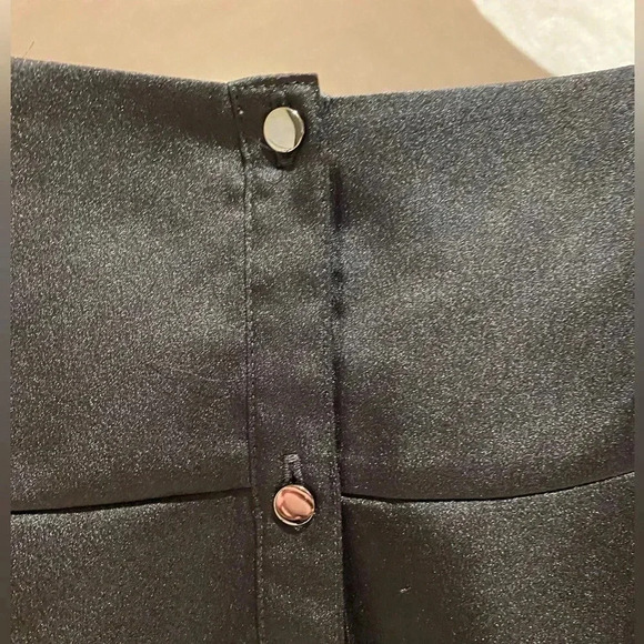 Banana Republic Long Sleeve Satin Flat Chevron Ruffle Top, size L - Picture 4 of 10